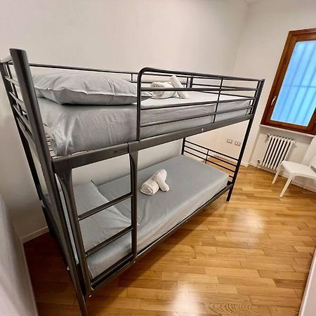 Apartamento Beija Flor-Trilocale Piazza Garibaldi N18 Desenzano del Garda Exterior foto