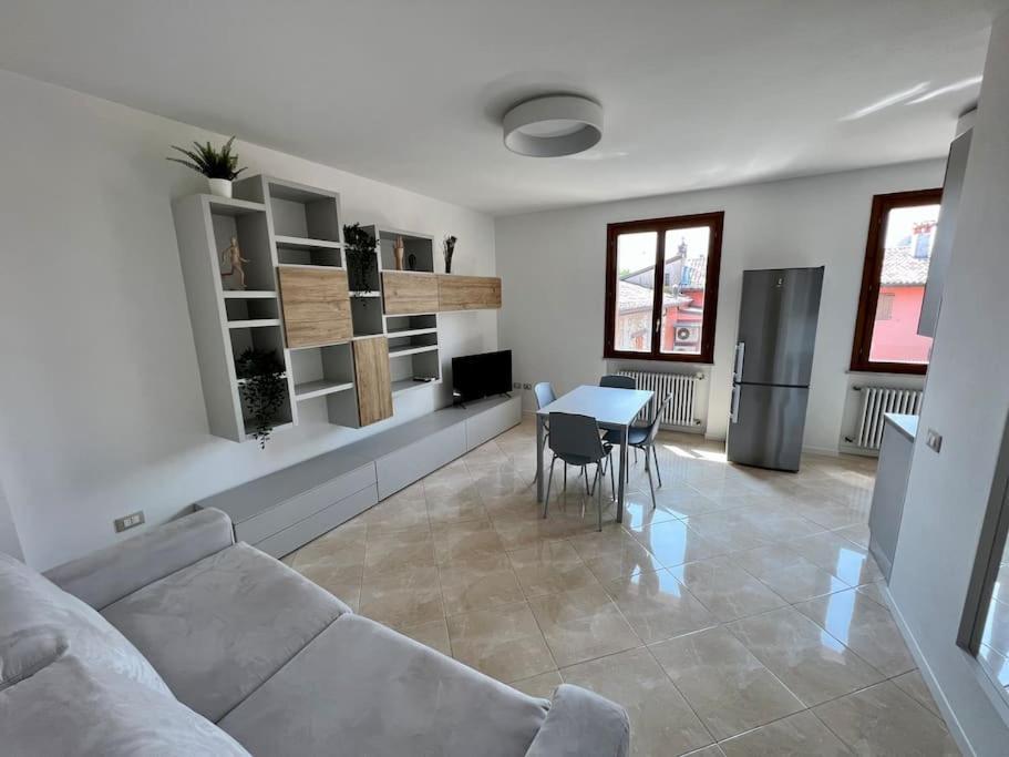 Apartamento Beija Flor-Trilocale Piazza Garibaldi N18 Desenzano del Garda Exterior foto
