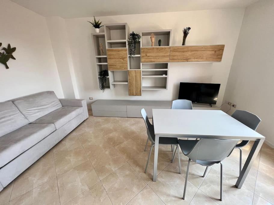 Apartamento Beija Flor-Trilocale Piazza Garibaldi N18 Desenzano del Garda Exterior foto