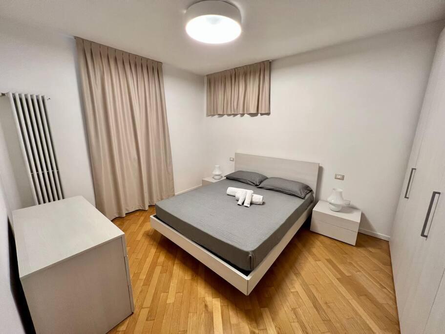 Apartamento Beija Flor-Trilocale Piazza Garibaldi N18 Desenzano del Garda Exterior foto