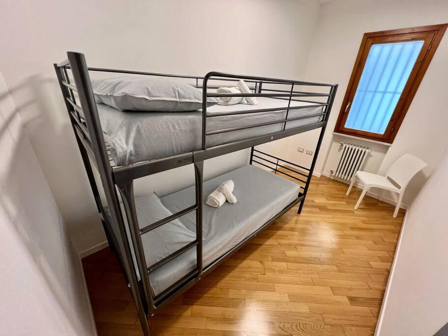 Apartamento Beija Flor-Trilocale Piazza Garibaldi N18 Desenzano del Garda Exterior foto